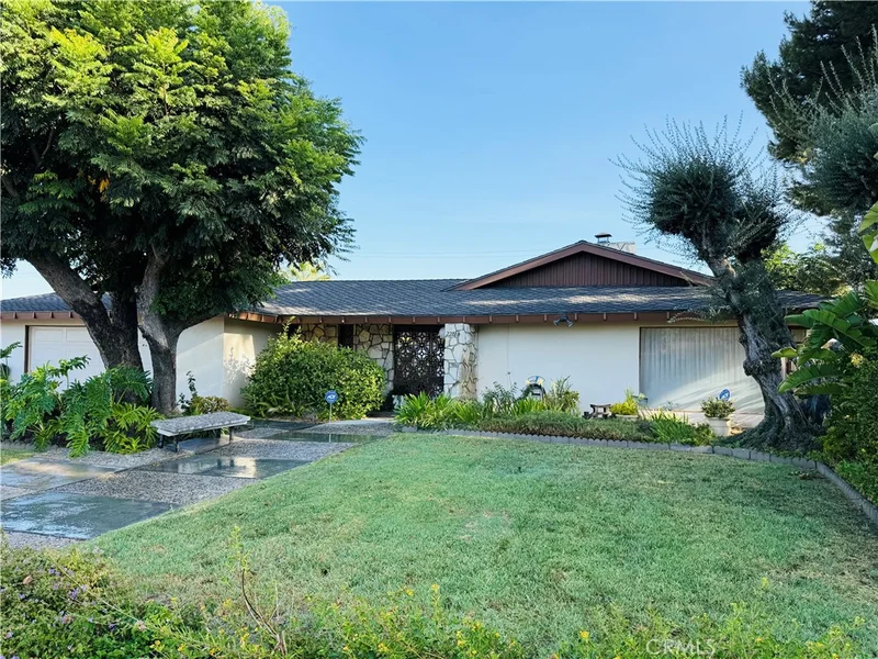 22864 Minona Drive
