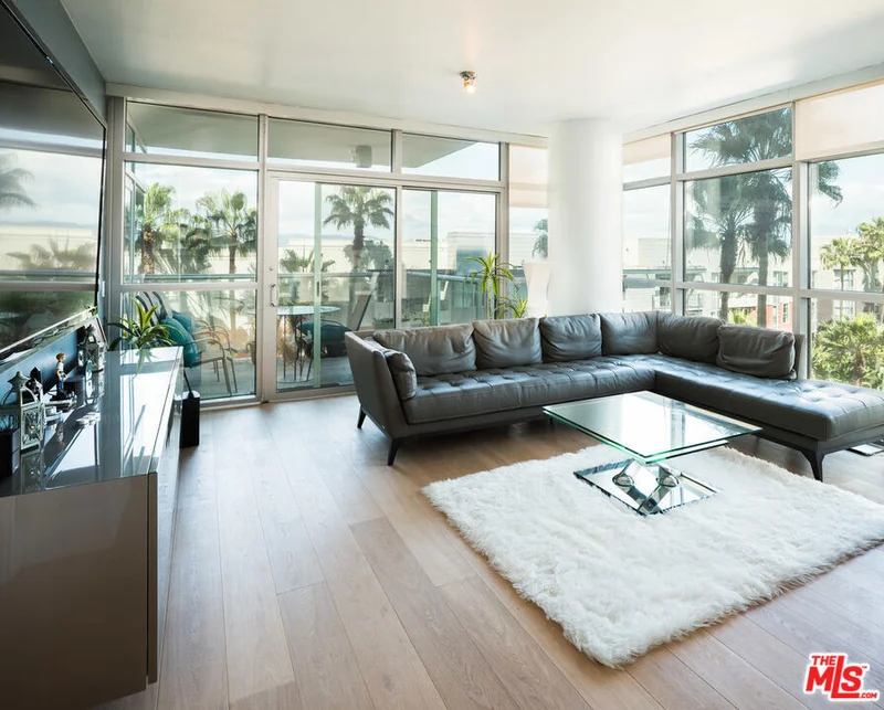 13650 MARINA POINTE Drive 607