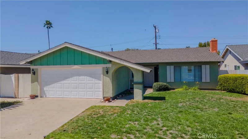 1215 E Mardell