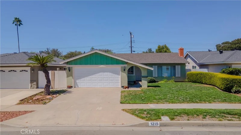1215 E Mardell photo 2