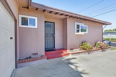 141 Pecks Lane photo 2