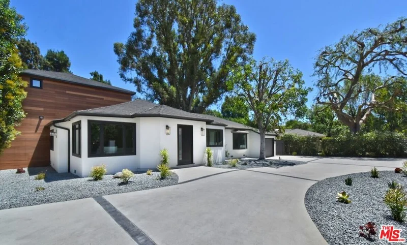 19061 Wells Drive photo 2