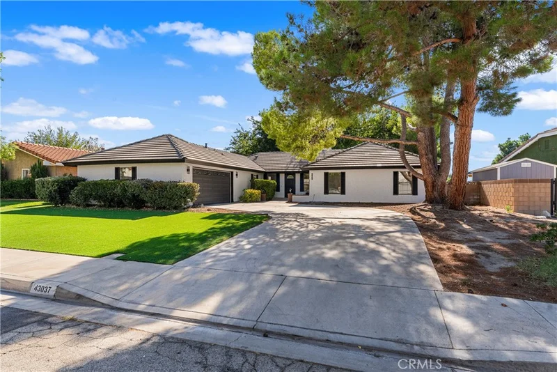 43037 Sachs Dr photo 2