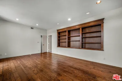 1333 S Beverly Glen Boulevard 606 photo 2