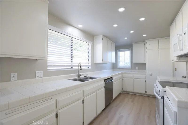 25071 W Sunset Place photo 2