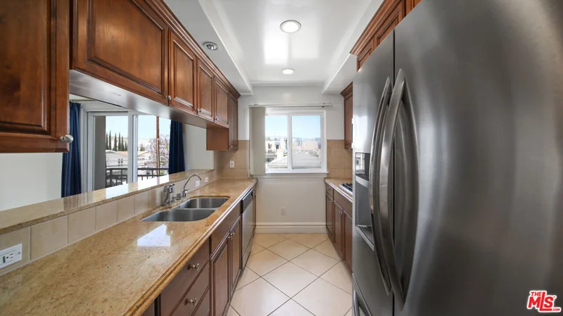 8610 CHALMERS Drive 201 photo 2
