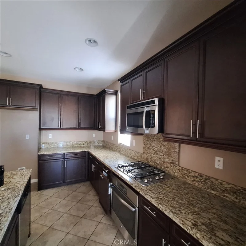 788 Huron photo 2