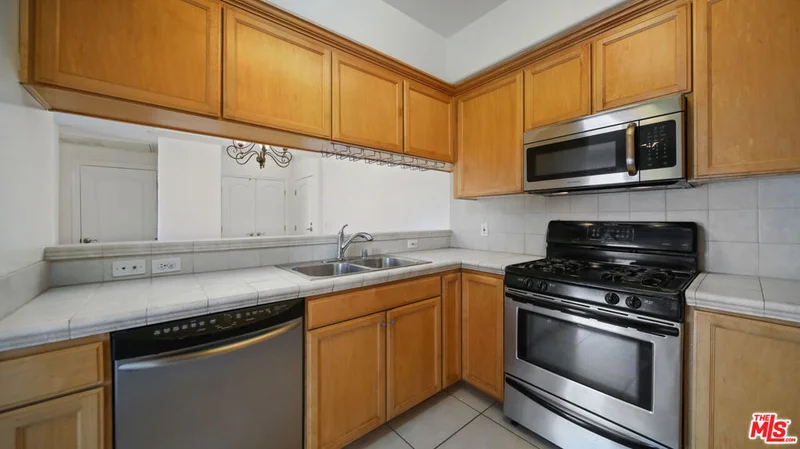 3328 OAKHURST Avenue 206 photo 2