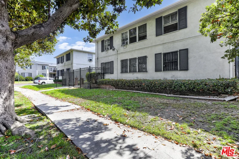1200 S Citrus Avenue 6