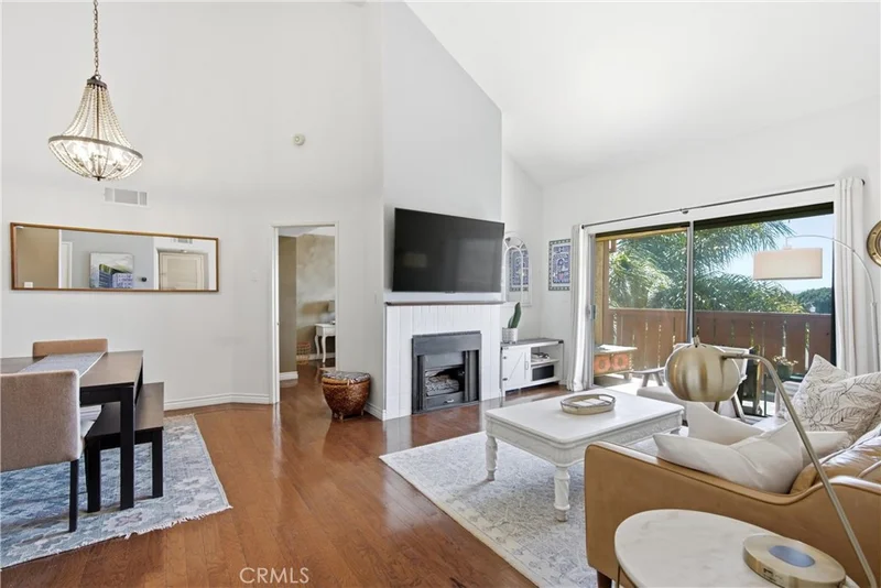 Photo 2 of 384 Redondo 401