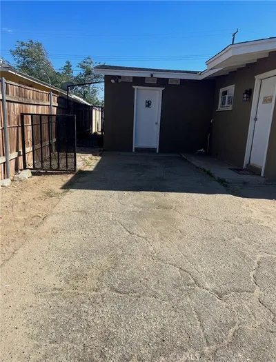1028 E Avenue P5 photo 2