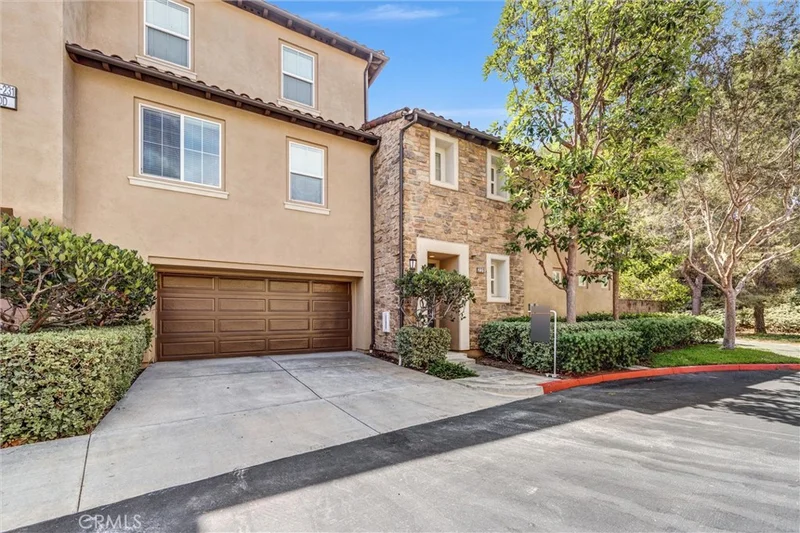 231 Lonetree photo 2