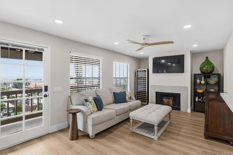 3961 Hortensia Street H10