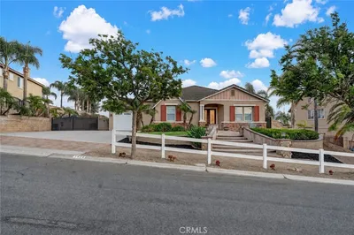 1426 Valley Drive photo 2