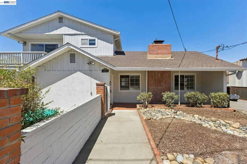 3851 Vineyard Ave
