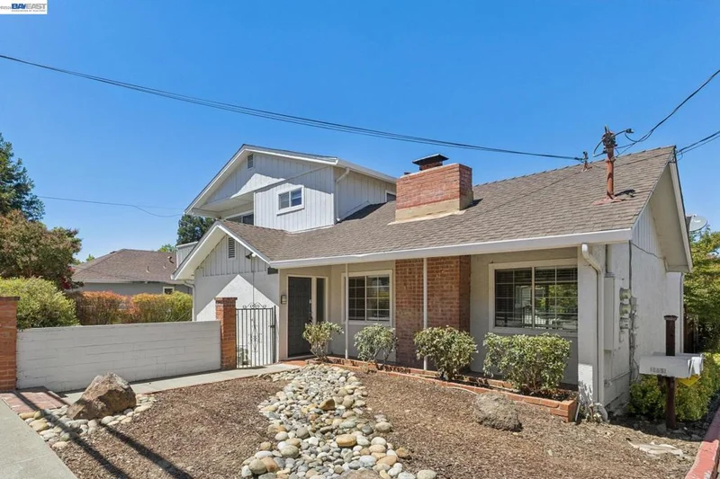 3851 Vineyard Ave photo 2