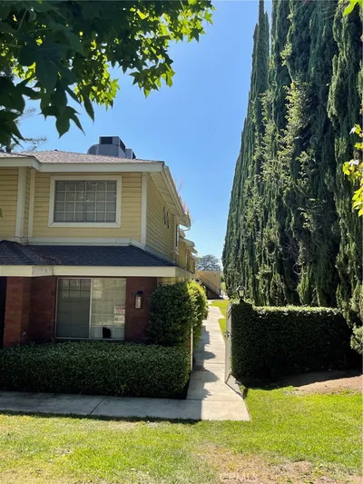 303 S Violet Avenue J photo 2