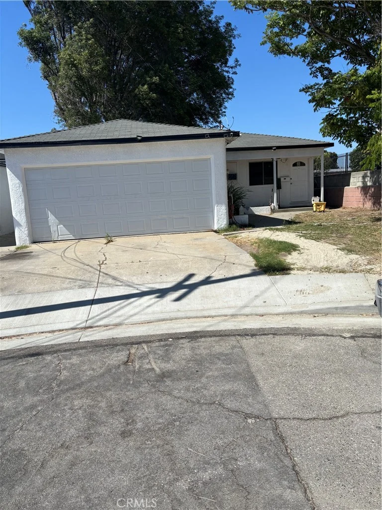 Photo 2 of 1003 W 225th Street