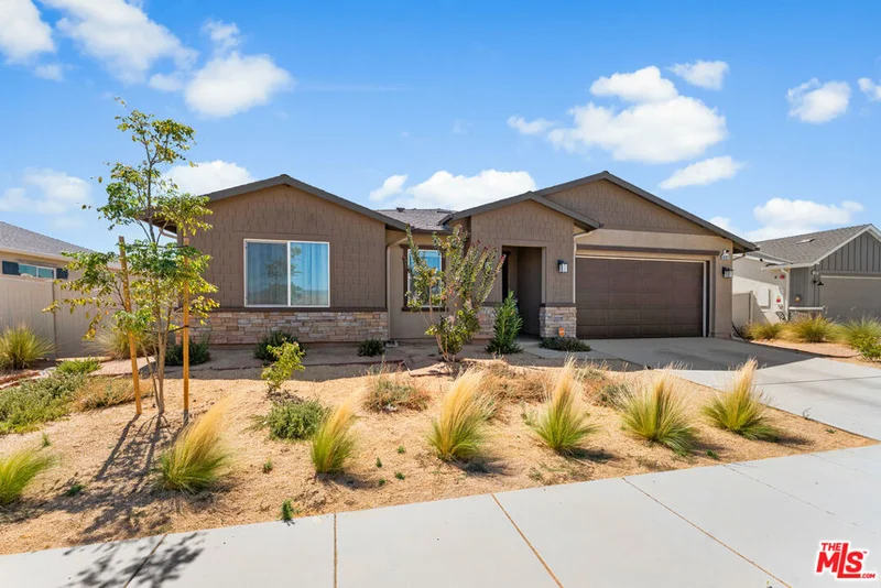 42831 Coronet Drive photo 2