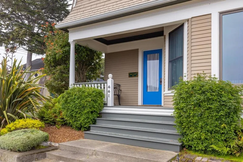 Photo 2 of 441 Pine Avenue