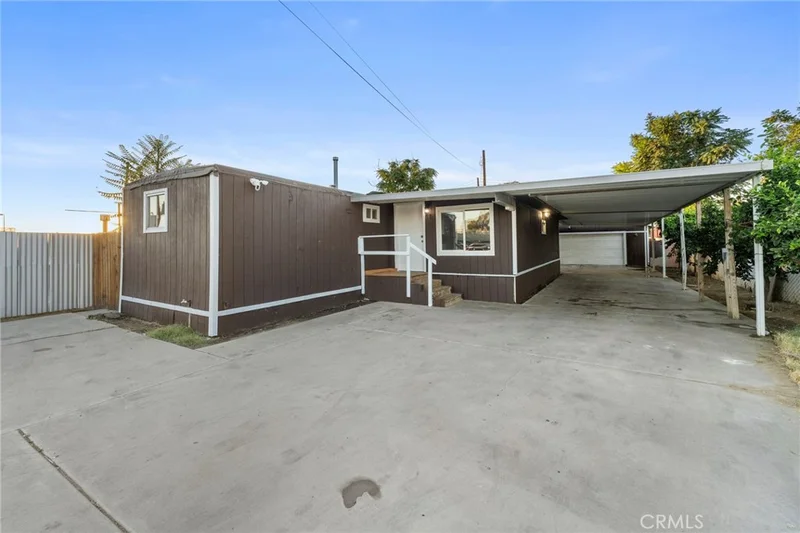 718 Willow Drive photo 2