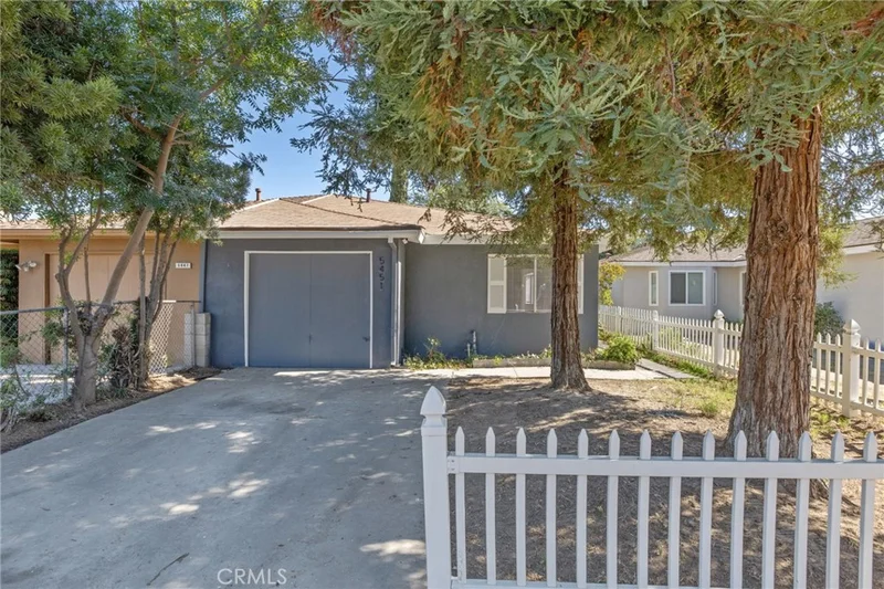 5451 W Santa Ana Avenue