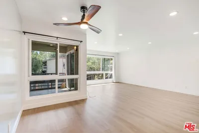 6275 Canterbury Drive 210 photo 2