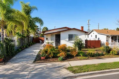 1406 I Avenue photo 2