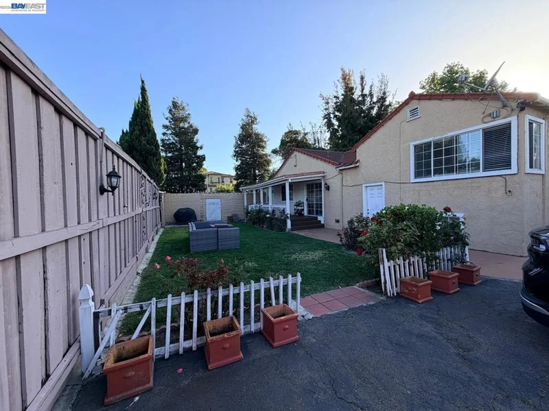 34618 FREMONT BLVD photo 2