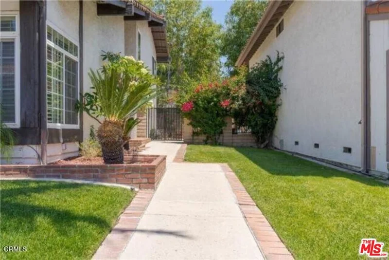 1024 Laguna Terrace photo 2