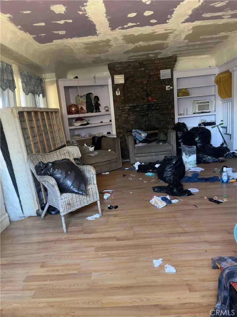 Interior 4