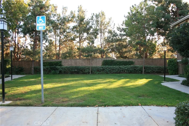 1805 Crescent Oak photo 2