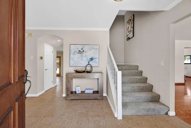 Photo 2 of 674 Canterbury Place