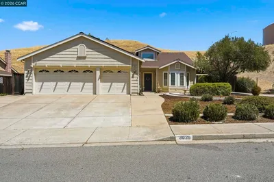3029 Larkspur Dr photo 2