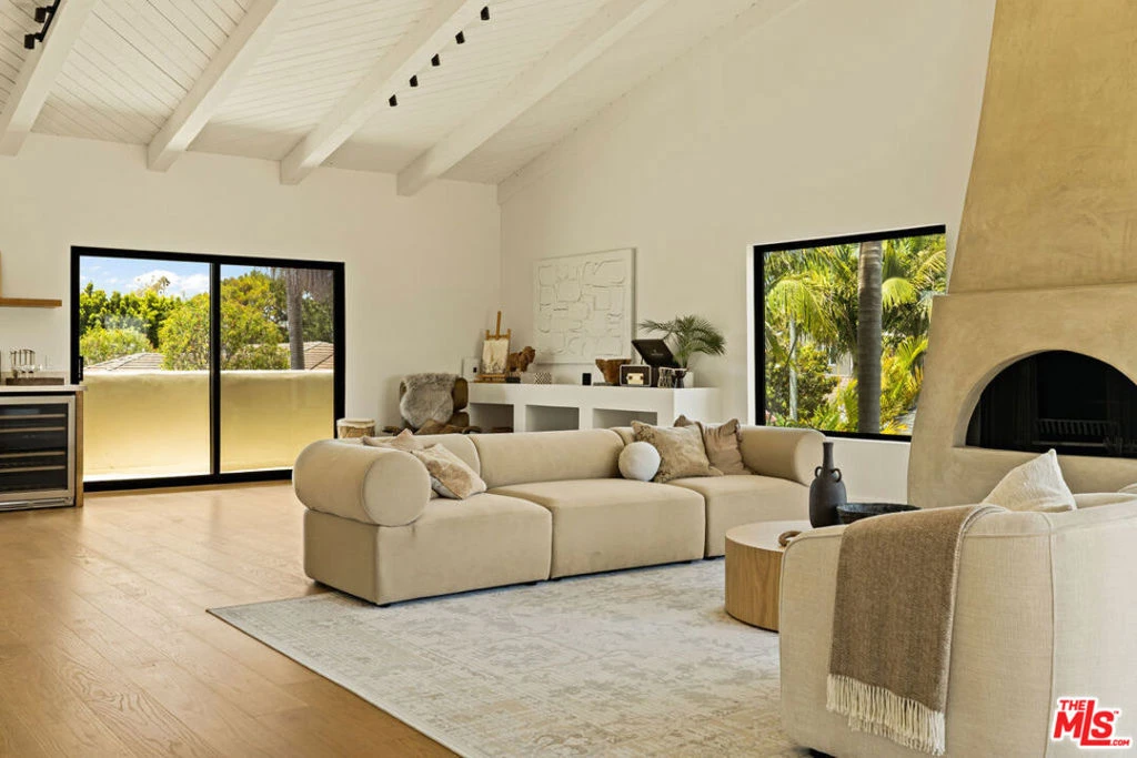 Interior 3