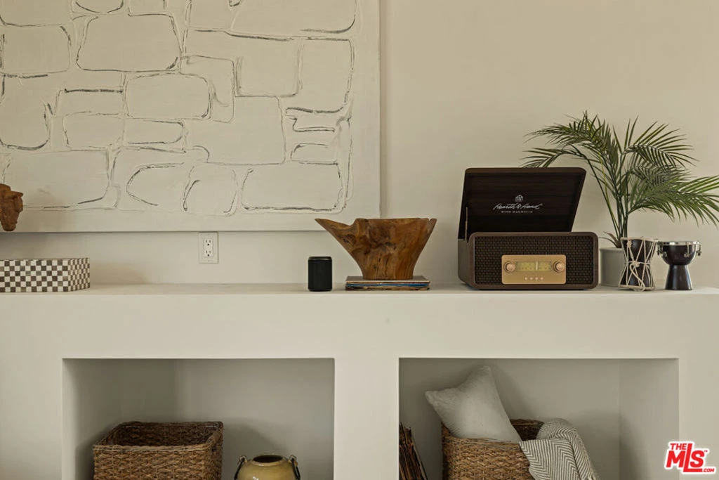 Interior 4