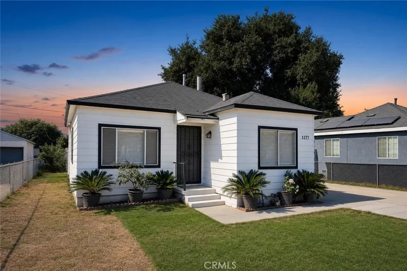 1177 W Evans Street photo 2