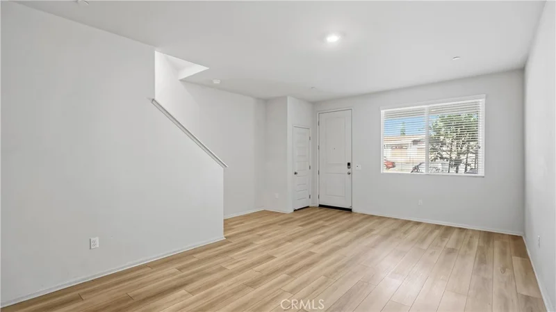 205 N Vincent 117 photo 2