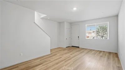 205 N Vincent 117 photo 2
