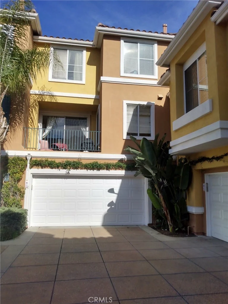402 Marinella Aisle