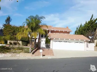 893 Lindawood Street photo 2