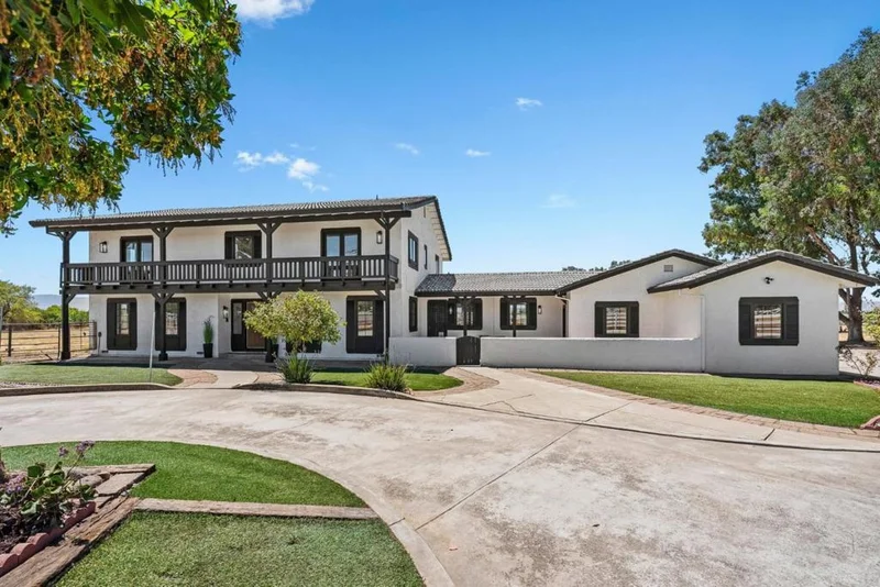 141 Arroyo Seco Drive photo 2