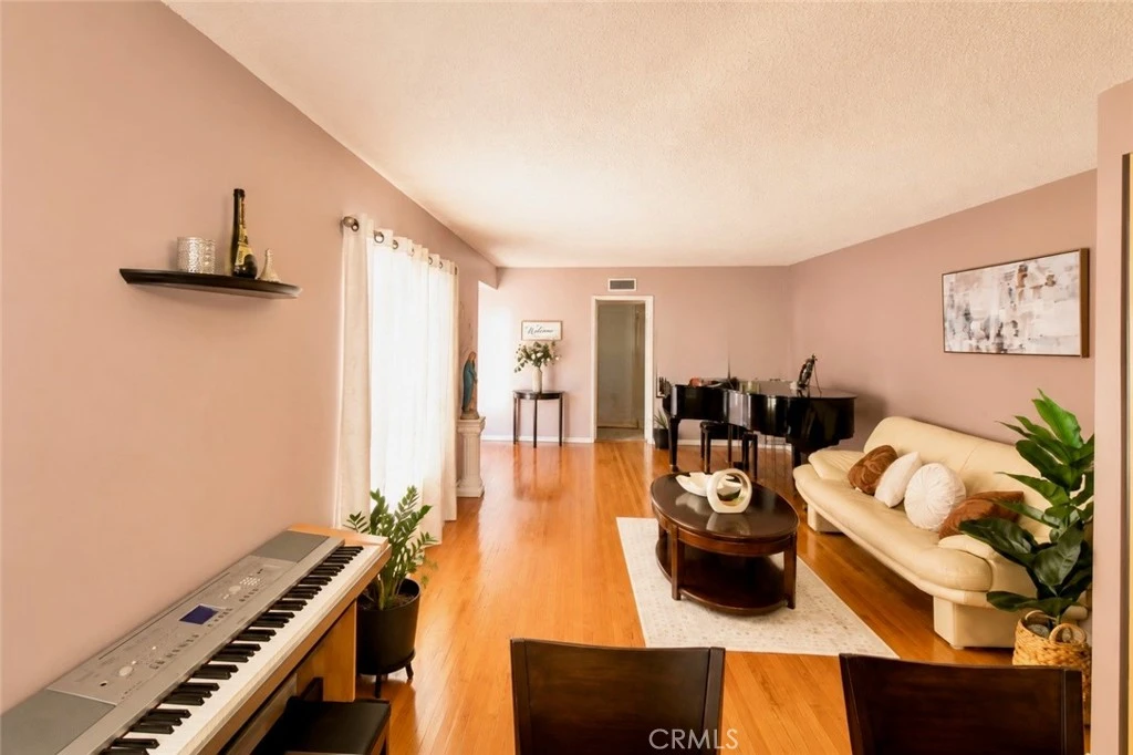 Interior 4