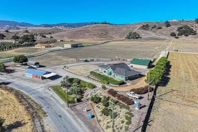 991 Riverside Road photo 2