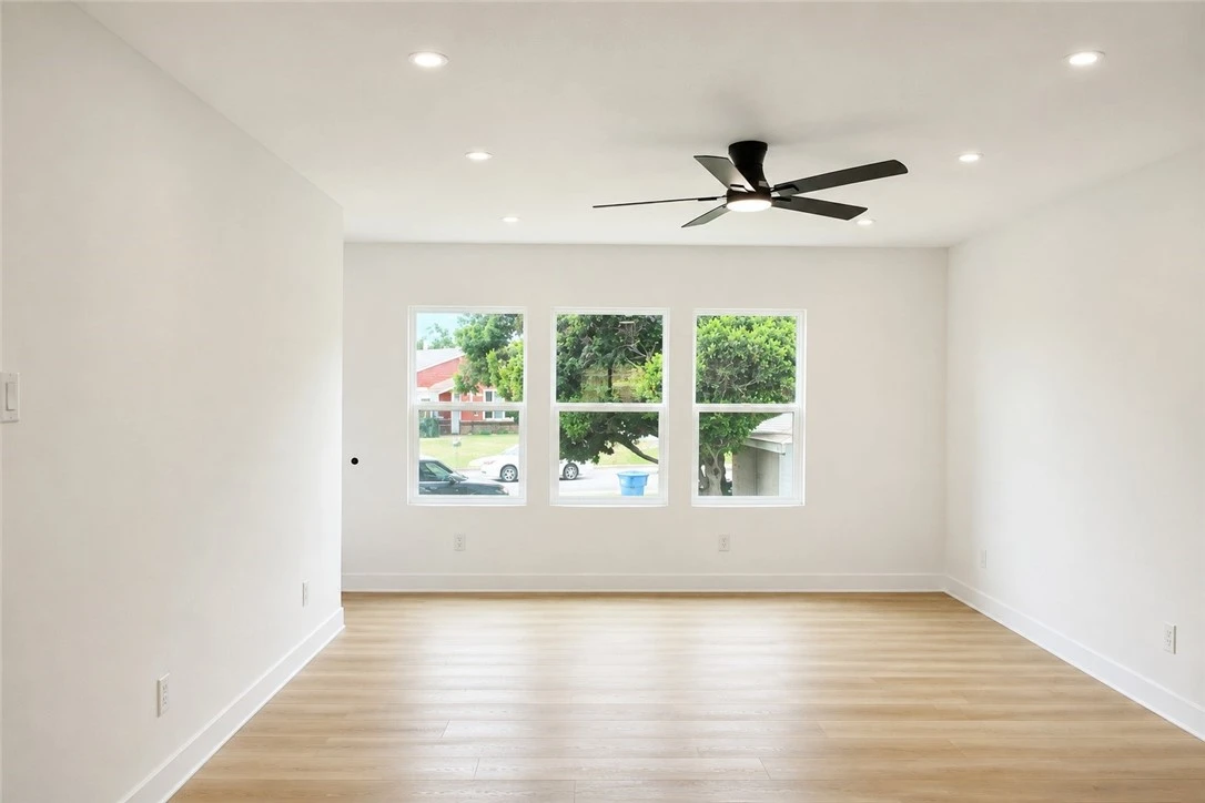 Interior 4