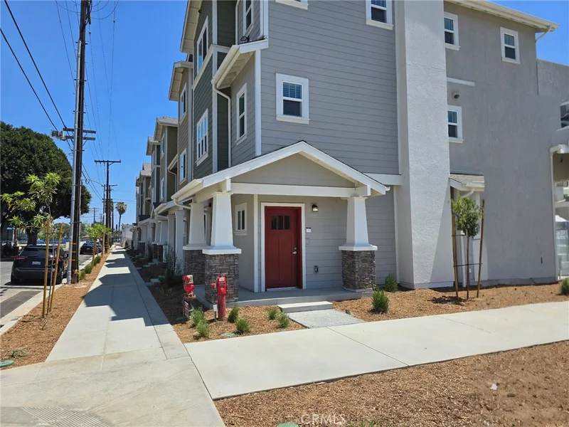 1336 Locust Avenue 4 photo 2