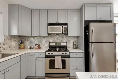 810 E Washington A photo 2