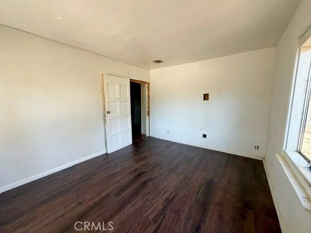 Interior 4