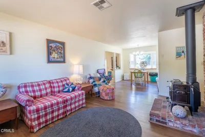 1072 E Chestnut Street photo 2
