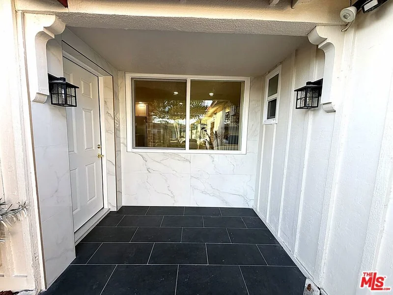 10911 Lemay Street photo 2